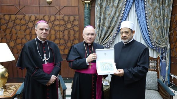 الإمام الطيب يدعو البابا لاون الرابع عشر لزيارة الأزهر الشريف

