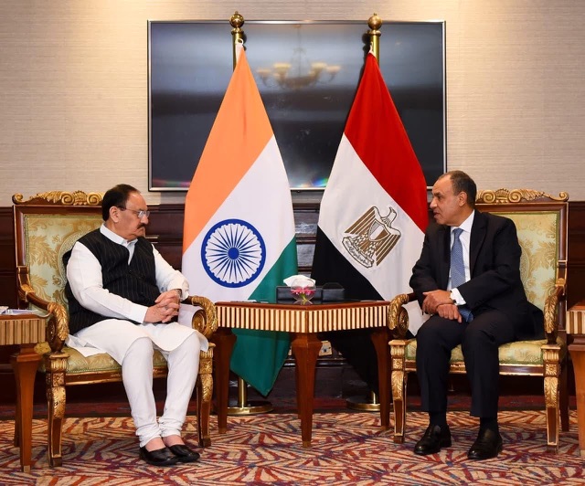 وزير الخارجية يبحث مع وزير الصحة الهندي تعزيز التعاون الدوائي ورفع التبادل التجاري إلى 12 مليار دولار