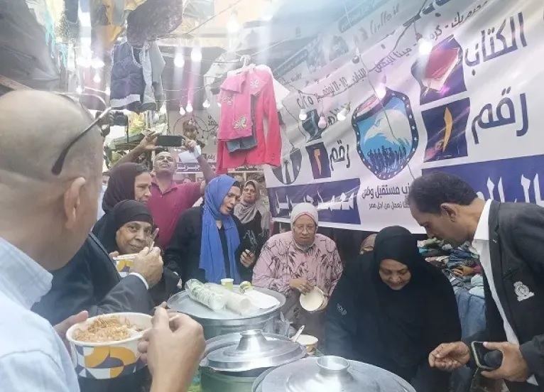 المصري الديمقراطي يرصد مخالفات اليوم الأول لانتخابات النواب: كراتين ورشاوى انتخابية





