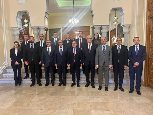 وزير الخارجية يشارك في جلسة نقاشية بمركز الأبحاث التركي  SETA