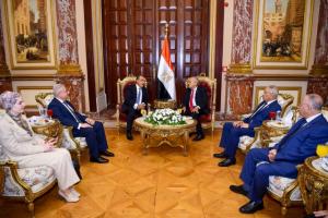 وزير الخارجية يلتقي رئيس مجلس الشيوخ لتعزيز التعاون البرلماني ودعم المصريين بالخارج