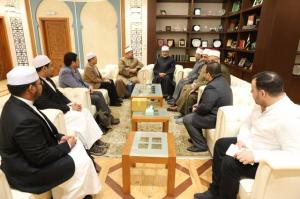 مفتي الجمهورية يبحث مع وفد المنظمة العالمية لخريجي الأزهر بتايلاند سبل التعاون المشترك