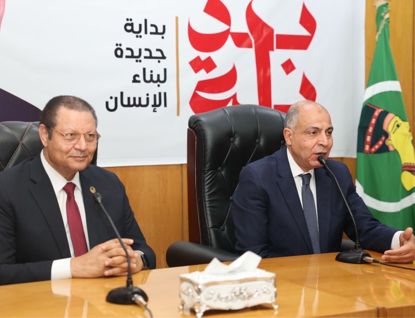 محافظ المنيا و رئيس هيئة الرقابة الصحية يبحثان استعدادات انطلاق المرحلة الثانية من التأمين الصحي الشامل