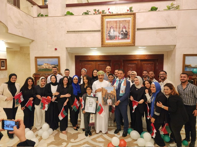 كورال هارموني يزين احتفالات سفارة عُمان بالقاهرة بعرض فني احتفاءً باليوم الوطني