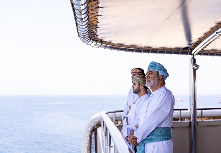 السُّلطان هيثم بن طارق يشهد استعراض الأسطول 2025 في اليوم الوطني لسلطنة عمان