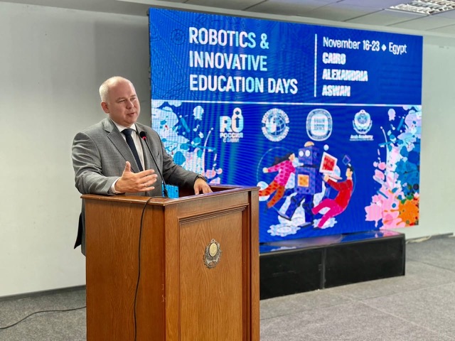 طلاب الأكاديمية العربية بالإسكندرية يستقبلون خبراء روبوتات روس في برنامج تكنولوجي مشترك