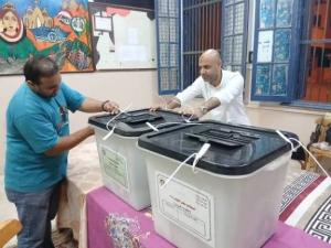 قنا تتحدى: انسحابات بسبب المال السياسي وجمع بطاقات وتحريض ومراكز قوى خارج السيطرة