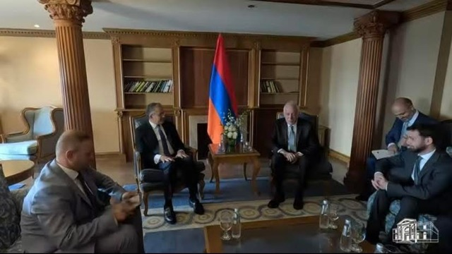 رئيس أرمينيا يلتقي المدير العام لليونسكو في القاهرة لبحث تعزيز التعاون الثقافي والتعليمي