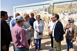 محافظ الأقصر والسفير الفرنسي يتفقدان مشروع تجميل القرنة 

