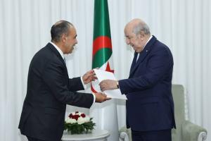 وزير الخارجية يسلم رسالة الرئيس السيسي إلى الرئيس تبون ويؤكد عمق العلاقات المصرية–الجزائرية