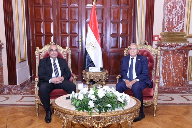 وزير العدل يزور رئيس مجلس الشيوخ لتهنئته بتولي منصبه