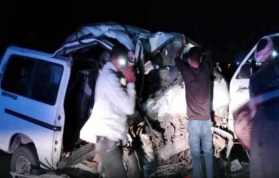 مصرع 8 وإصابة 7 في انقلاب ميكروباص على طريق الكريمات

