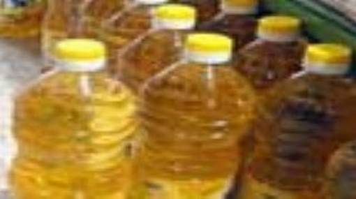 أزمة زيت التموين تشتعل فى الصعيد.. مخازن الوزارة فارغة ووزير التموين يؤكد