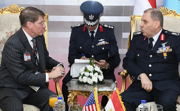 لقاءات ثنائية لقادة أفرع القوات المسلحة على هامش معرض الدولي الرابع للصناعات الدفاعية 