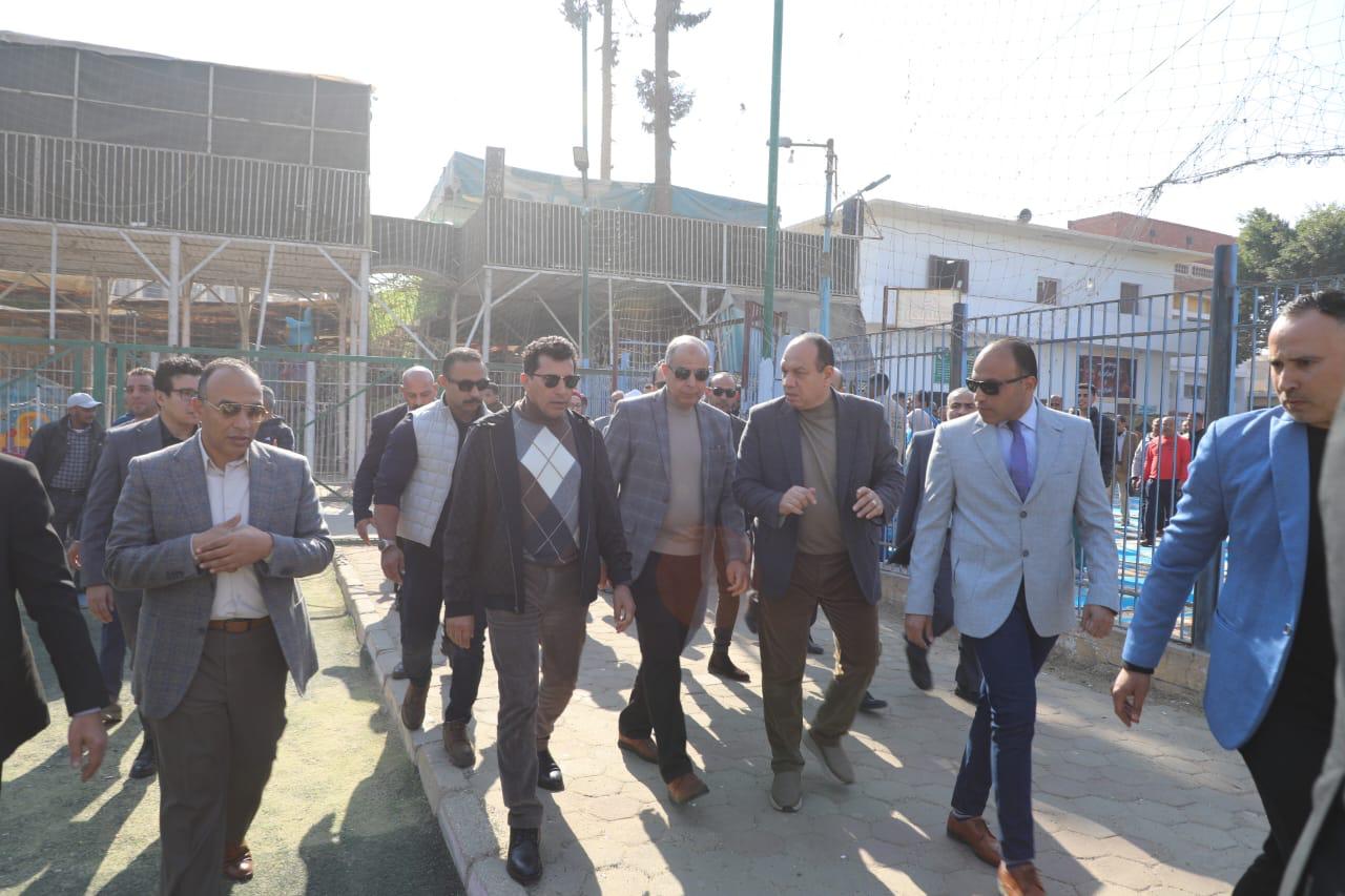 وزير الشباب  ومحافظ المنيا يقومان بجولة تفقدية بمركز التنمية الشبابية بديرمواس
