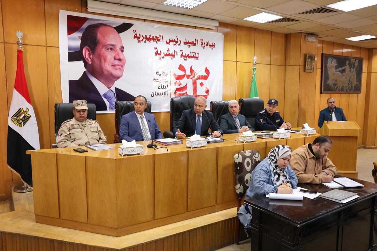 محافظ المنيا يستعرض استعدادات جولة الإعادة لانتخابات النواب وامتحانات الفصل الدراسي الأول