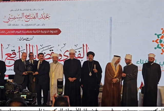 المفتي يكرّم رئيس الجالية الأذربيجانية في مصر تقديرًا لدوره في تعزيز التسامح والحوار بين الثقافات