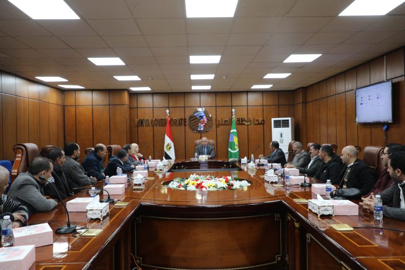 محافظ المنيا في حواره مع الصحفيين: الإعلام شريك أصيل في رسم الخطط ورقيب ميدانى على المشروعات