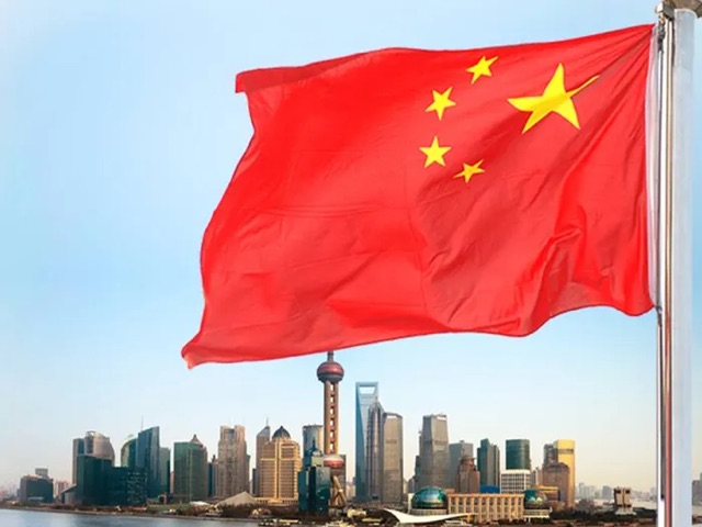 الصين تفرض عقوبات على أفراد وشركات دفاعية أمريكية