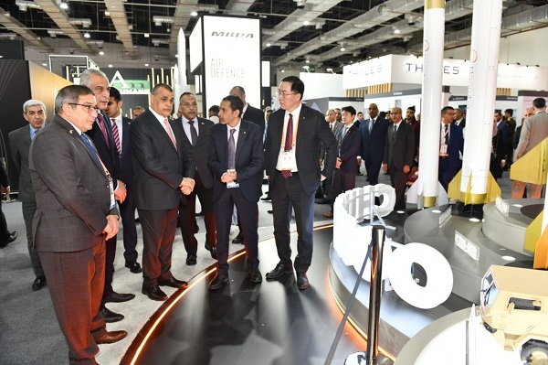 للاطلاع على تكنولوجيات التصنيع العالمية.. وزير الدولة للإنتاج الحربي يزور أجنحة الشركات المشاركة بإيديكس