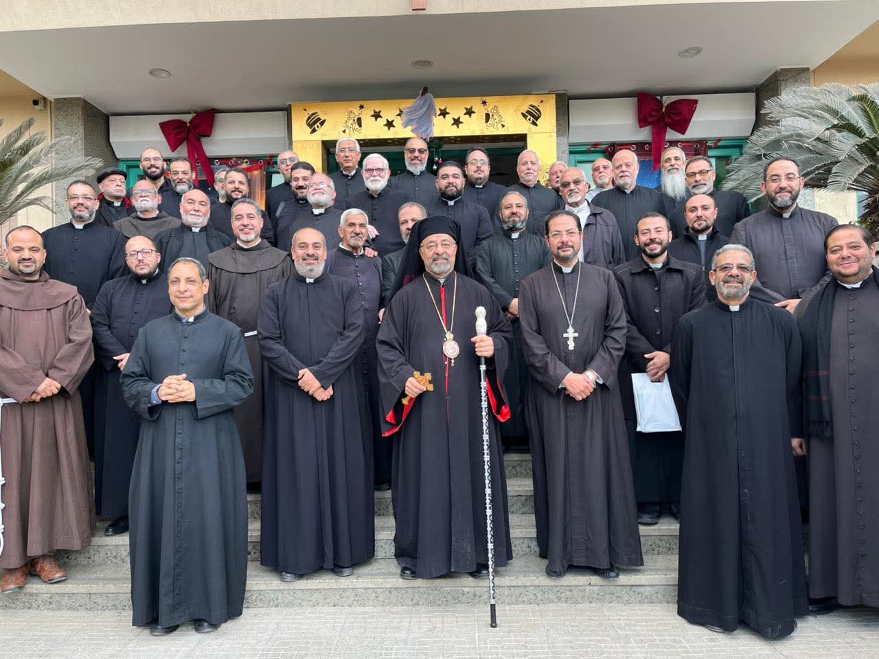 بطريرك الكاثوليك يلتقي كهنة الإيبارشية البطريركية ويهنئهم بعيد الميلاد المجيد
