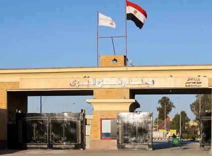 74 شاحنة مساعدات تدخل إلى قطاع غزة

