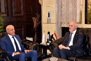 محافظ الأقصر يبحث مع السفير الإسترالي سبل التعاون بين الجانبين

