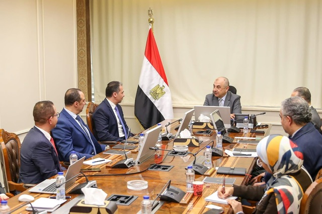وزير قطاع الأعمال و