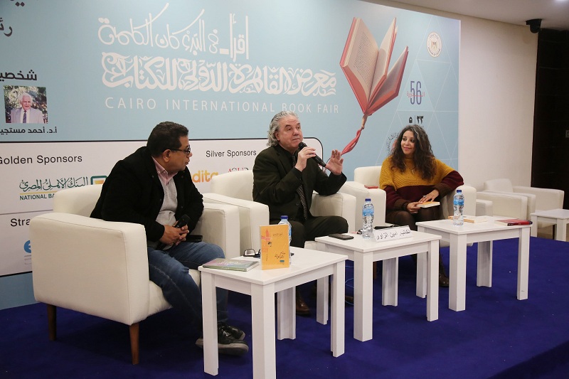 القاعة الرئيسية تستضيف الكاتب والروائي 
