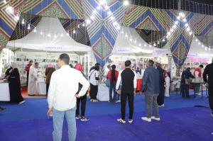 إقبال جماهيري كبير على فعاليات معرض فيصل للكتاب وفرقة «بنكمل بعض» تخطف الأنظار
