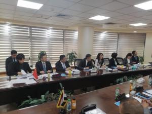 سلطة الطيران تستقبل وفدًا رفيع المستوى من هيئة الطيران الصيني وشركة (AVIC) 