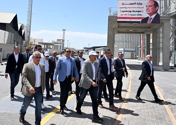 بطاقة تخزينية 100 ألف طن.. رئيس الوزراء يشهد افتتاح محطة الصب الجاف 