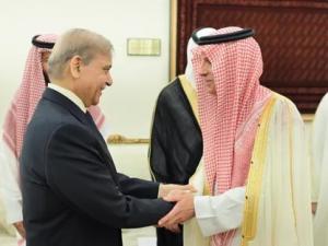 الجبير في زيارة إلى الهند وباكستان بتوجيه القيادة السعودية لاحتواء التصعيد 
