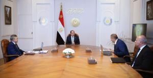 السيسي يتابع تطوير قناة السويس ويوجه بتعزيز الخدمات البحرية وتوطين صناعة السفن