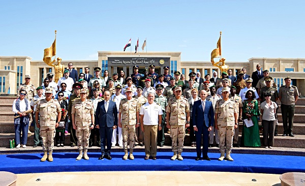 القوات المسلحة تنظم زيارة للملحقين العسكريين العرب والأجانب إلى الأكاديمية العسكرية المصرية والمشروعات القومية