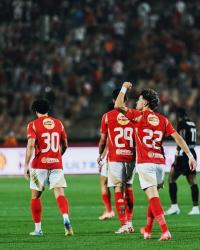 الأهلي يهزم البنك الأهلي بثنائية ويقترب من حسم لقب الدوري 