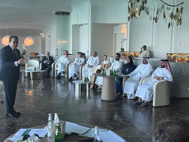 خلال زيارته للسعودية.. وزير الصحة يلقي محاضرة بعنوان «الثورات الصناعية والرعاية الصحية»
