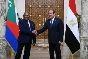 السيسي يستقبل رئيس القُمر المتحدة ويؤكد دعم مصر لخطة “القمر البازغة 2030” وتعزيز التعاون 