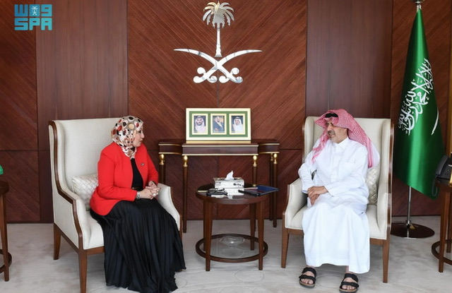 السفير الحصيني يستقبل الأمين العام لصندوق تطوير التعليم بمصر