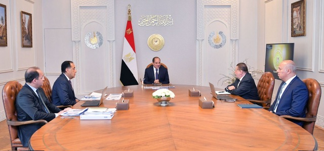 السيسي يتابع المؤشرات الاقتصادية ويؤكد أهمية تناغم السياسات المالية والنقدية وخفض المديونية