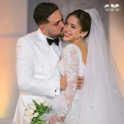 بالصور.. الفنانة رنا رئيس تتألق في حفل زفافها بحضور الأهل والأصدقاء

