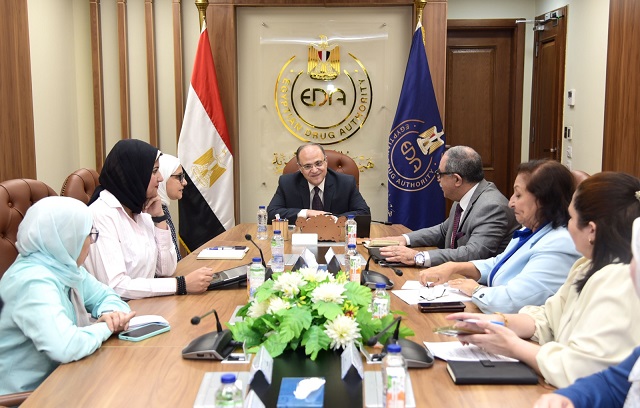رئيس هيئة الدواء المصرية يستقبل وفد الشركة القابضة للقاحات «فاكسيرا»