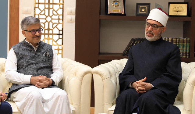 سفير باكستان يلتقي مفتي الجمهورية ويشيد بدور علماء الأزهر في نشر صحيح الإسلام