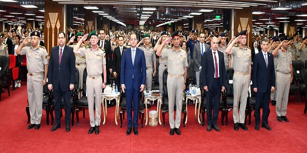 الأكاديمية العسكرية المصرية تحتفل بتخرج دورات تدريبية جديدة من العاملين بوزارتي النقل والمالية