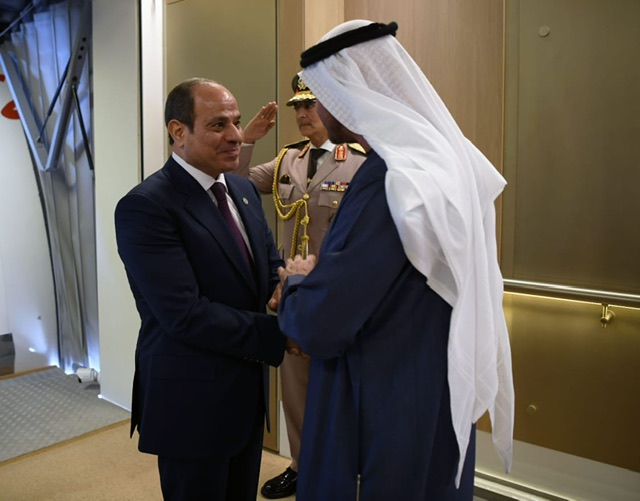 السيسي وبن زايد يبحثان في أبوظبي دعم العلاقات الثنائية وتطورات غزة والمنطقة