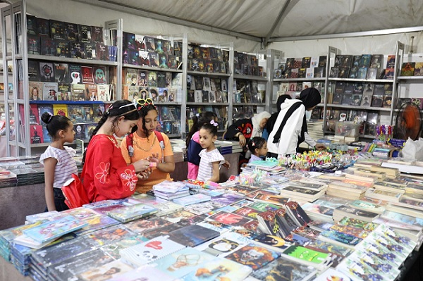 إقبال جماهيري واسع على فعاليات معرض الفيوم للكتاب