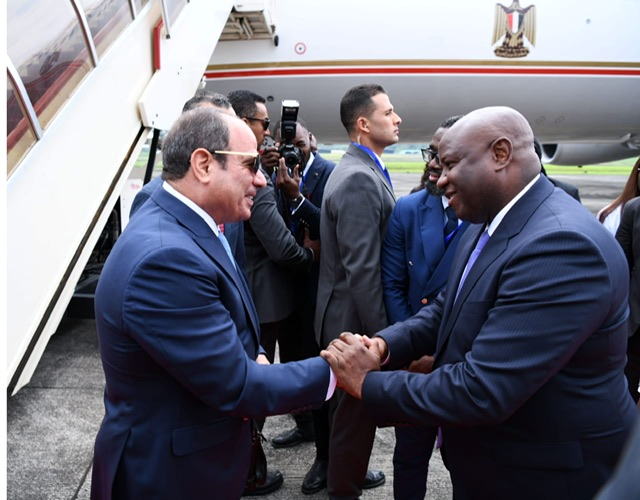 الرئيس السيسي يلتقي نظيره الأنجولي في مالابو ويبحثان تعزيز التعاون الثنائي وأمن القارة الأفريقية