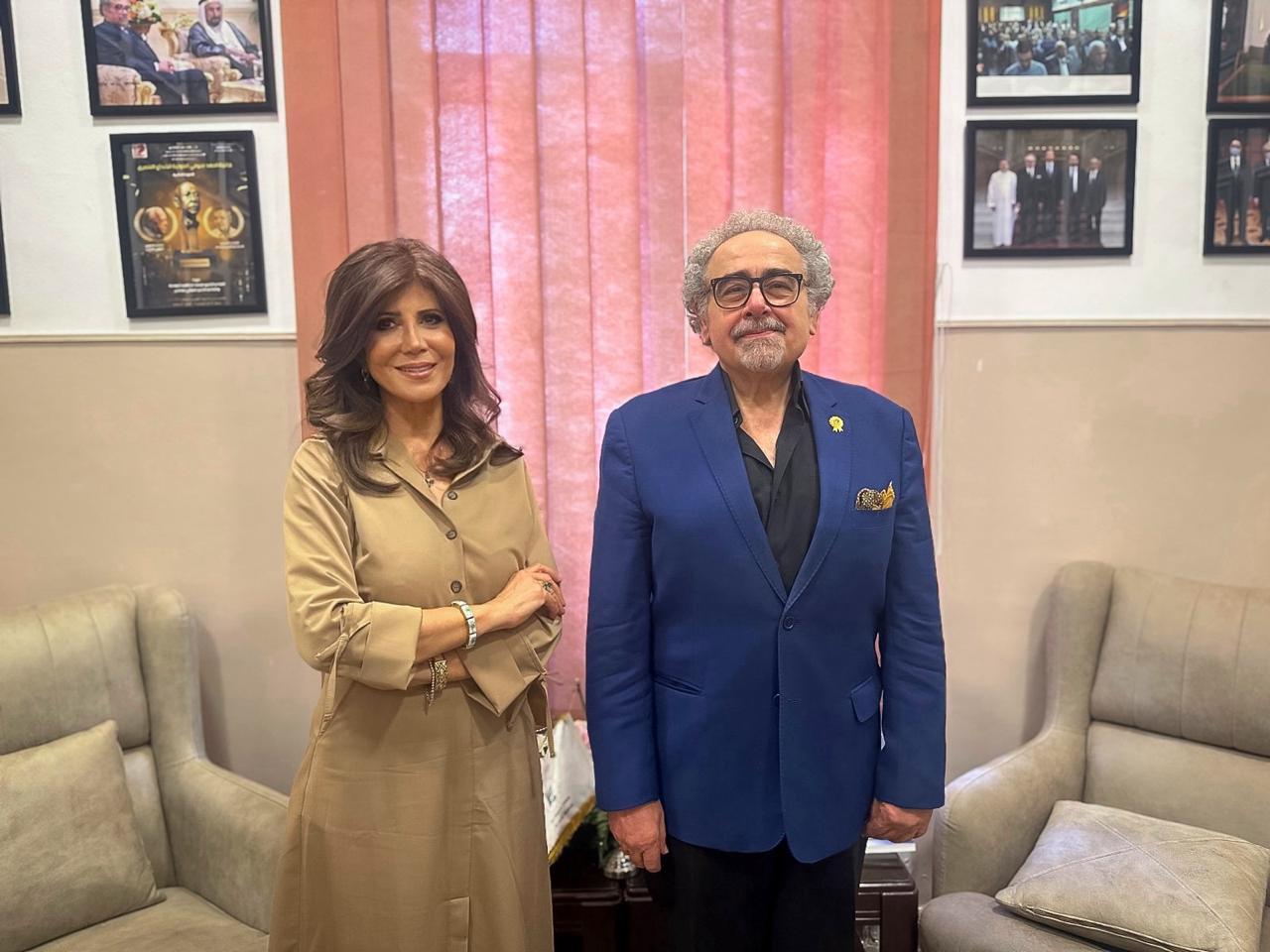 الروائية منى زكي تنضم إلى اتحاد الكتاب والأدباء: صوت نسائي يجمع الفكر والإبداع

