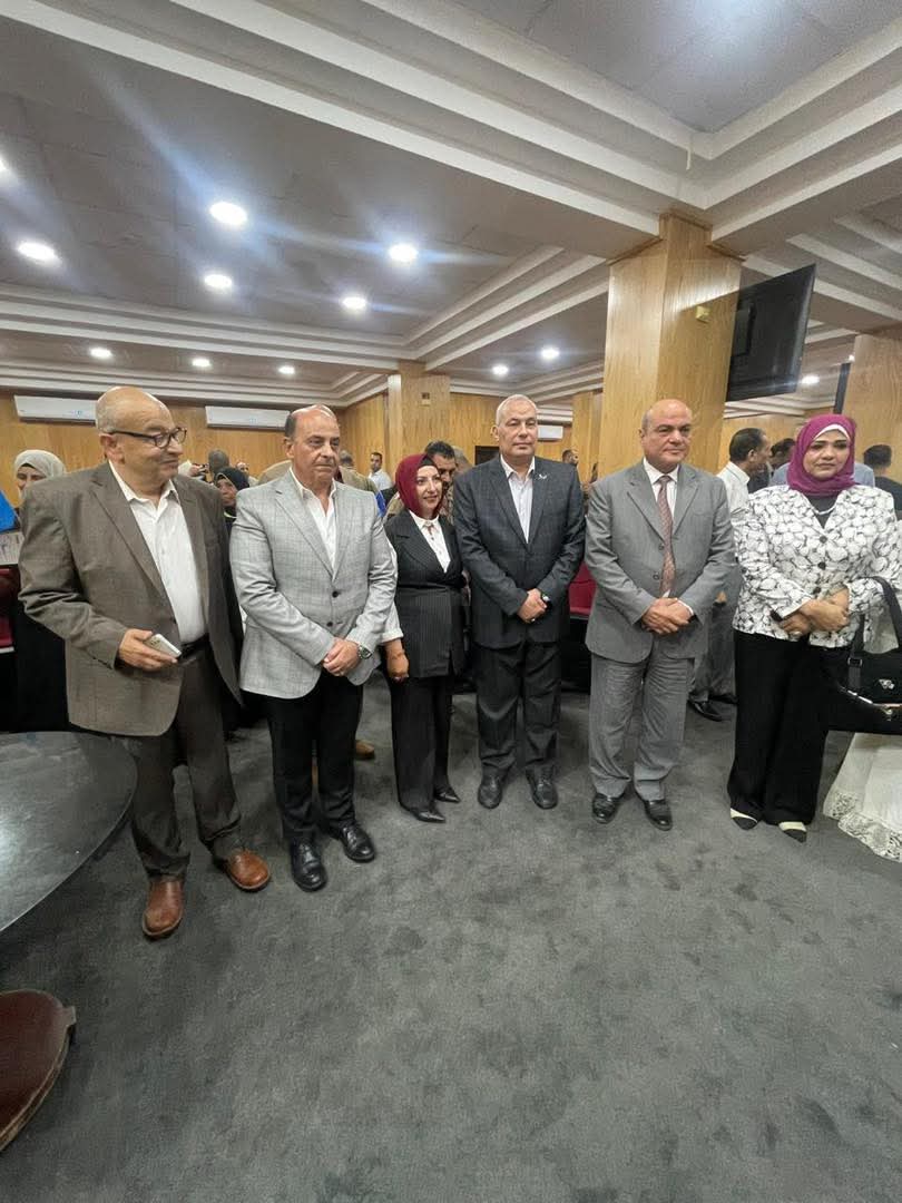 رئيس حى النزهة يشارك فى احتفالية تكريم العاملين بميناء القاهرة الجوى 