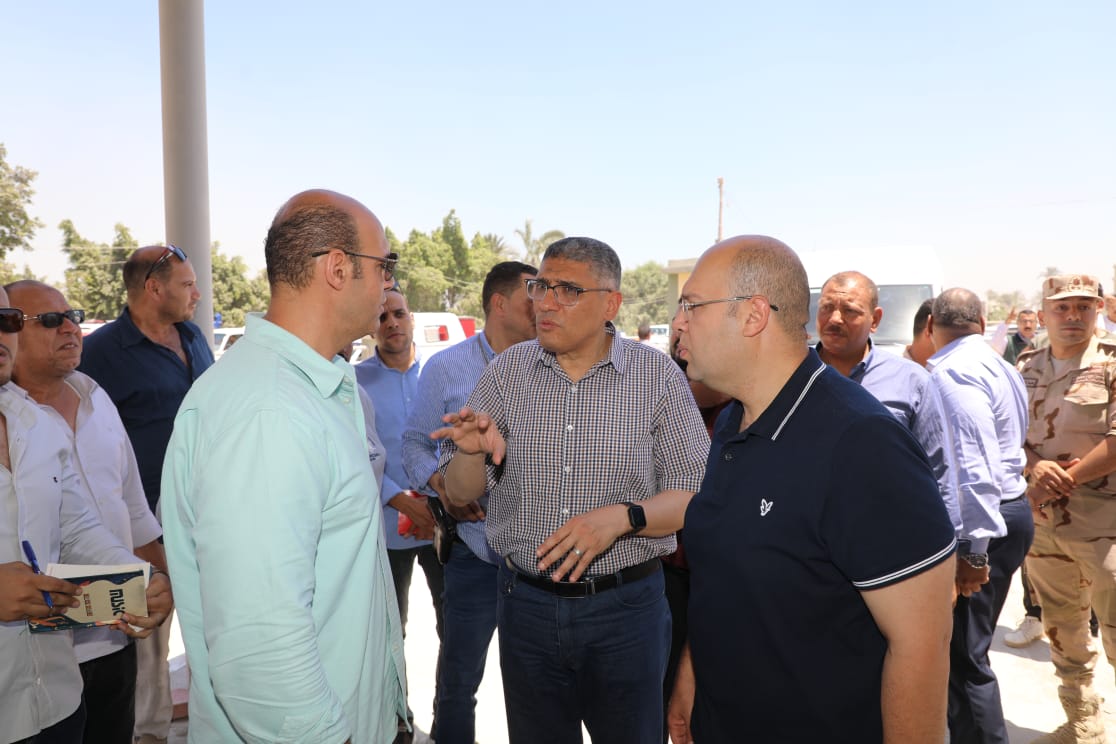 محافظ الجيزة يكلف بسرعة التشغيل التجريبي لموقف السرفيس الحضاري بمدينة الصف لخدمة حركة تنقل المواطنين 
